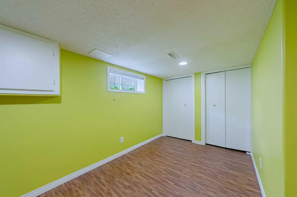 1621 4 Street NW Calgary AB T2M 2Z1