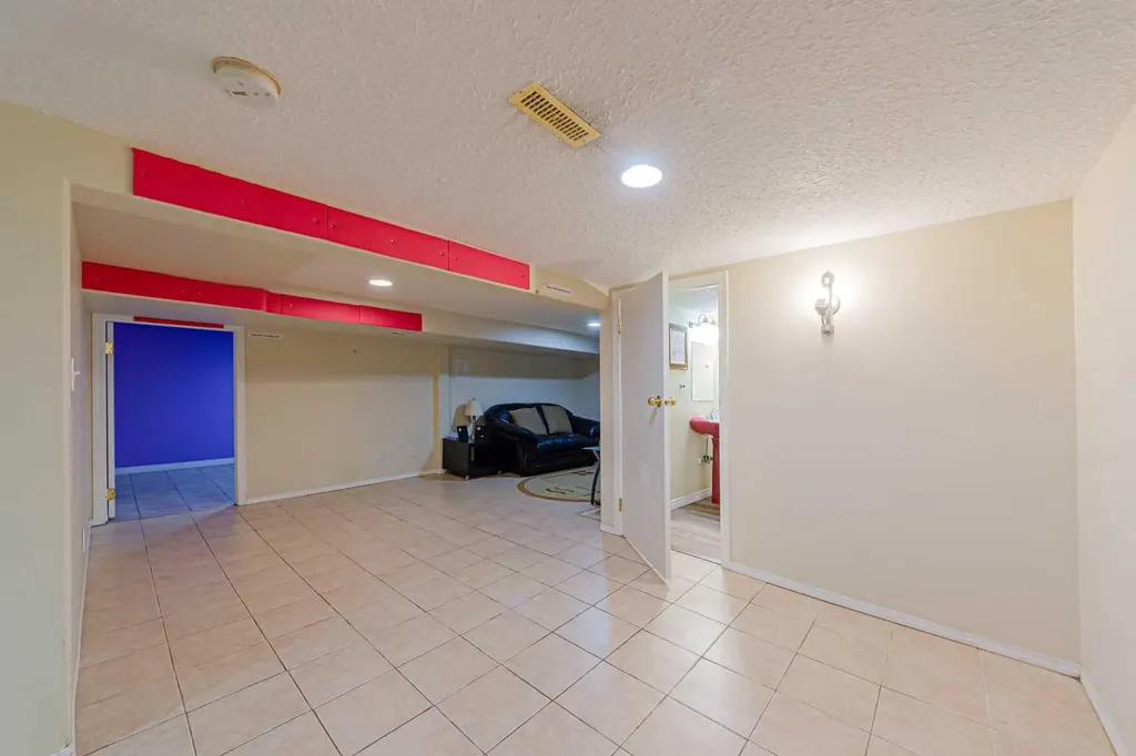 1621 4 Street NW Calgary AB T2M 2Z1