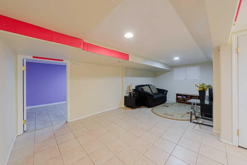 1621 4 Street NW Calgary AB T2M 2Z1