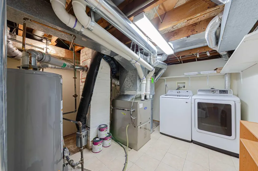 1621 4 Street NW Calgary AB T2M 2Z1