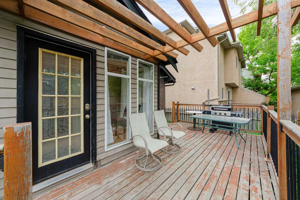 1621 4 Street NW Calgary AB T2M 2Z1
