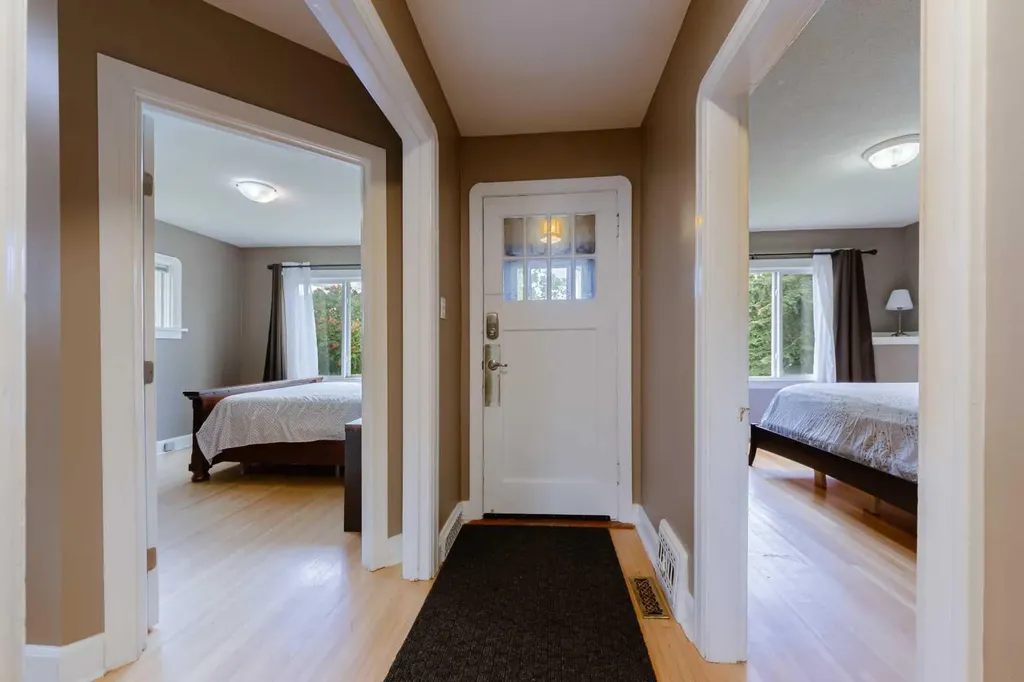 1621 4 Street NW Calgary AB T2M 2Z1