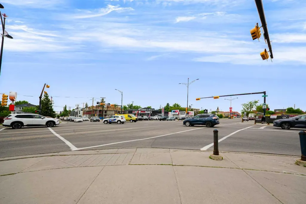 1621 4 Street NW Calgary AB T2M 2Z1