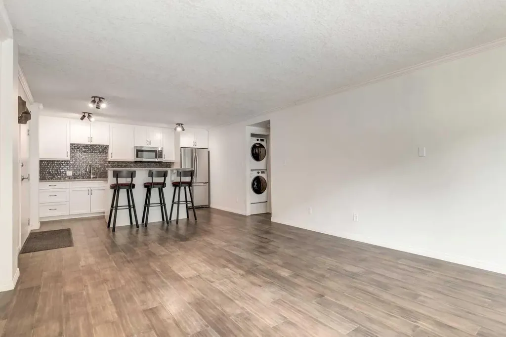 126 24 Avenue SW Calgary AB T2S 0J9