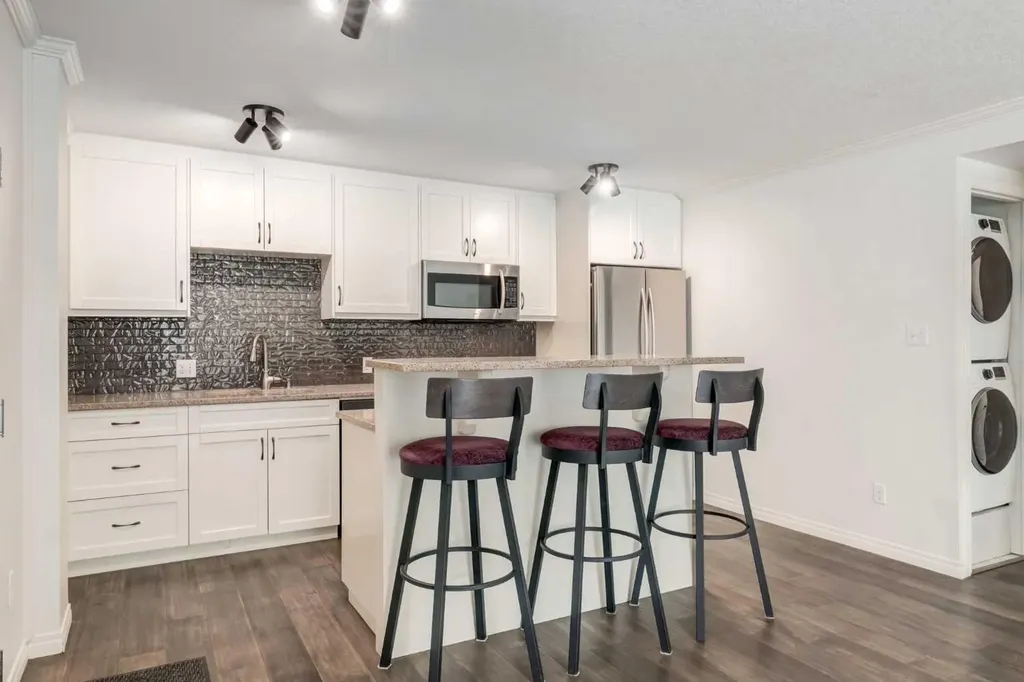 126 24 Avenue SW Calgary AB T2S 0J9