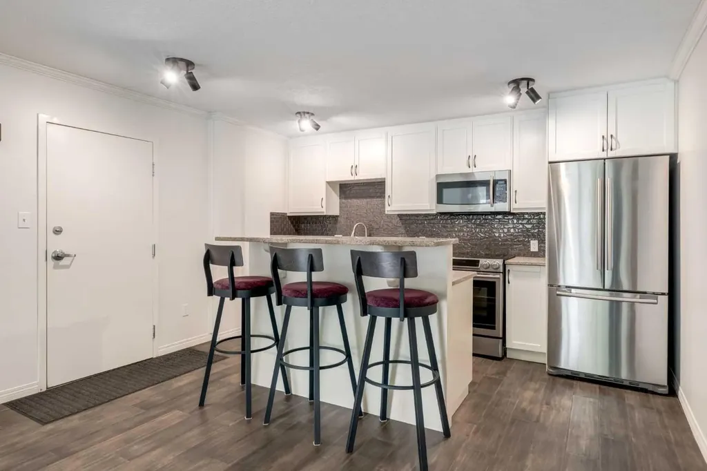 126 24 Avenue SW Calgary AB T2S 0J9