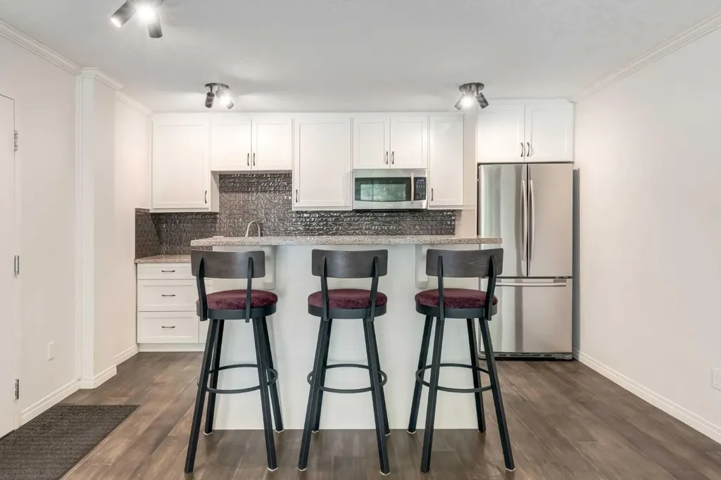 126 24 Avenue SW Calgary AB T2S 0J9