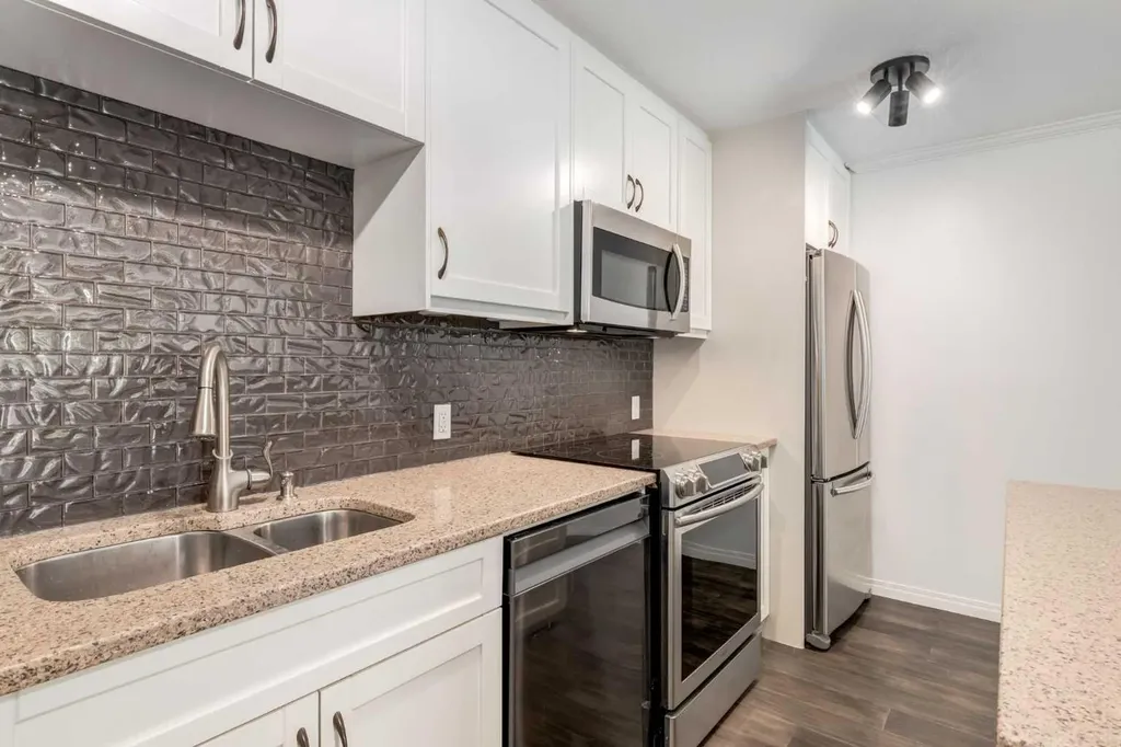 126 24 Avenue SW Calgary AB T2S 0J9