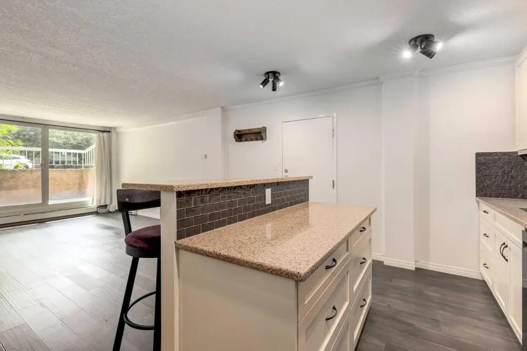 126 24 Avenue SW Calgary AB T2S 0J9