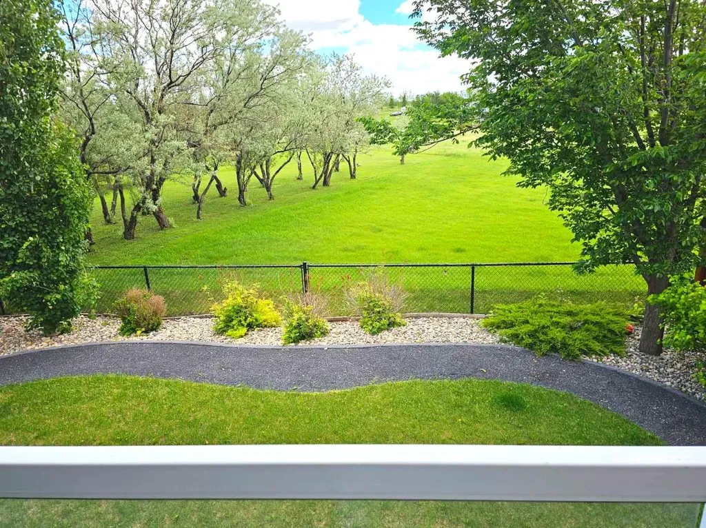 302 Sixmile Ridge S Lethbridge AB T1K 5W8