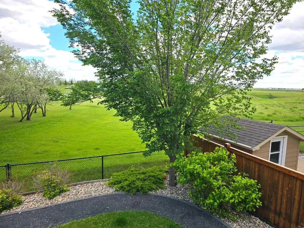 302 Sixmile Ridge S Lethbridge AB T1K 5W8