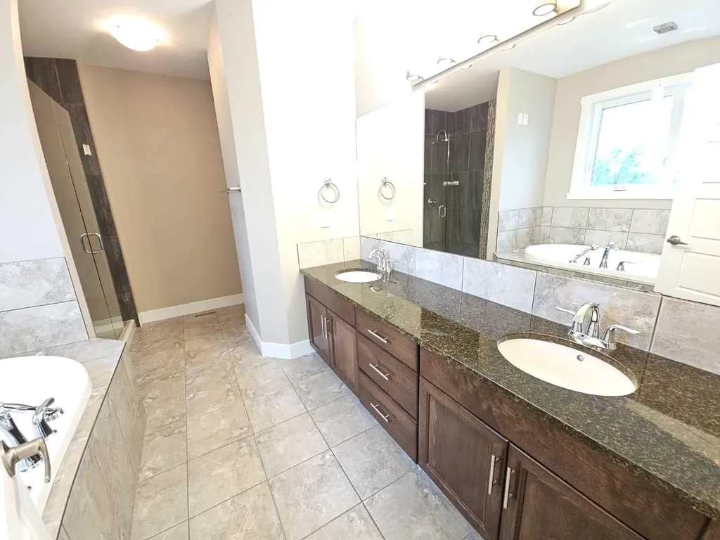 302 Sixmile Ridge S Lethbridge AB T1K 5W8