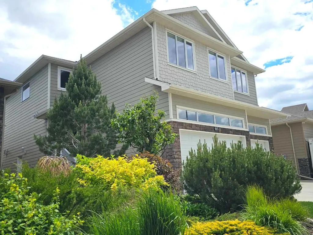 302 Sixmile Ridge S Lethbridge AB T1K 5W8
