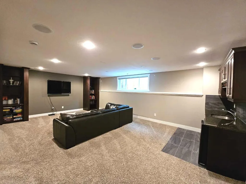 302 Sixmile Ridge S Lethbridge AB T1K 5W8