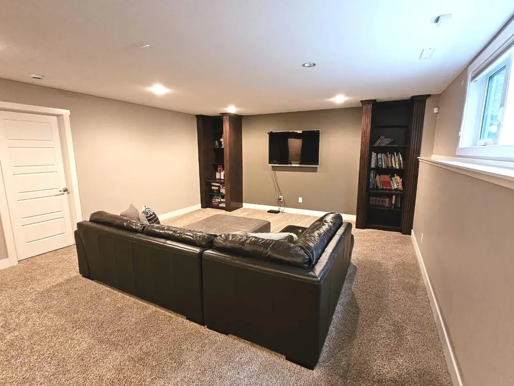 302 Sixmile Ridge S Lethbridge AB T1K 5W8