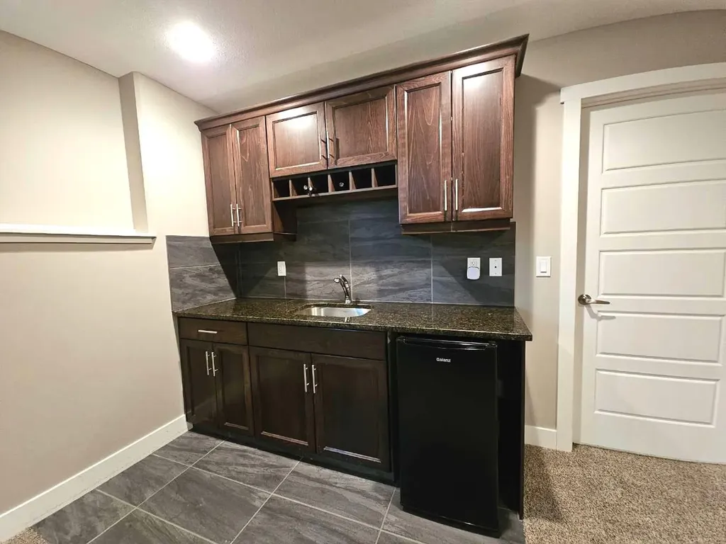 302 Sixmile Ridge S Lethbridge AB T1K 5W8