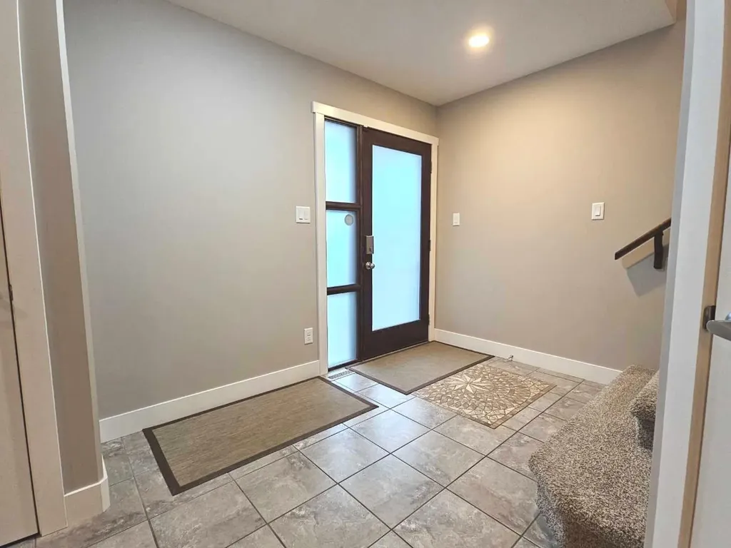 302 Sixmile Ridge S Lethbridge AB T1K 5W8