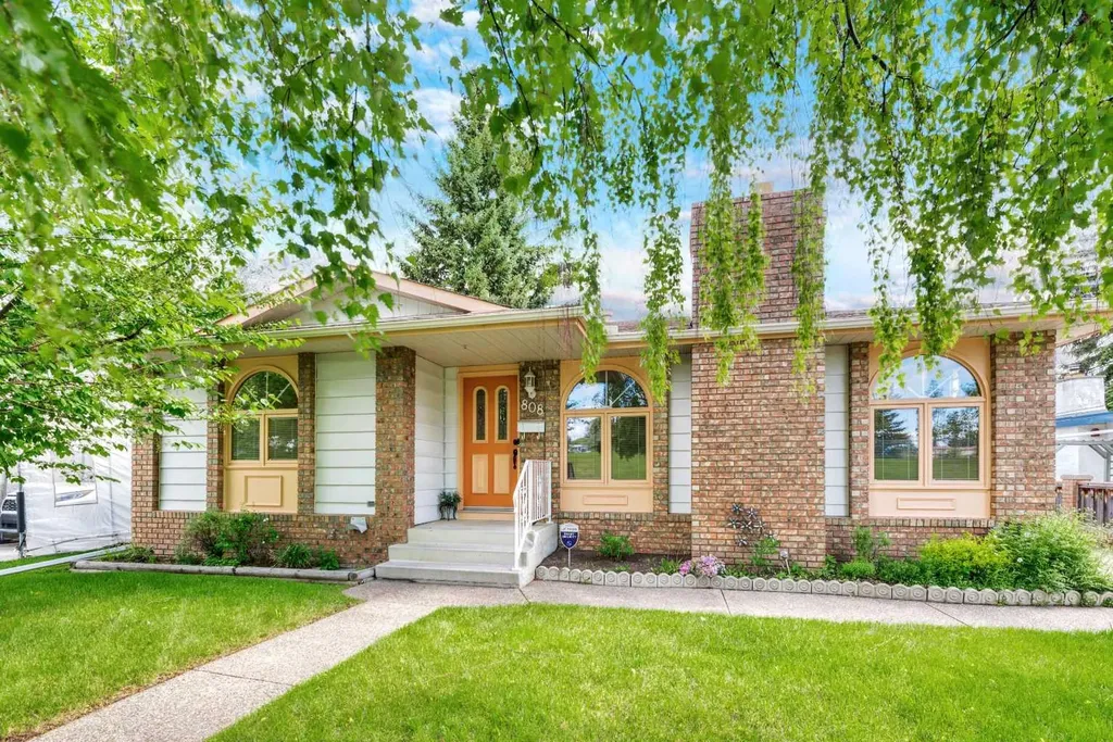 808 Canterbury Drive SW Calgary AB T2W 2A1