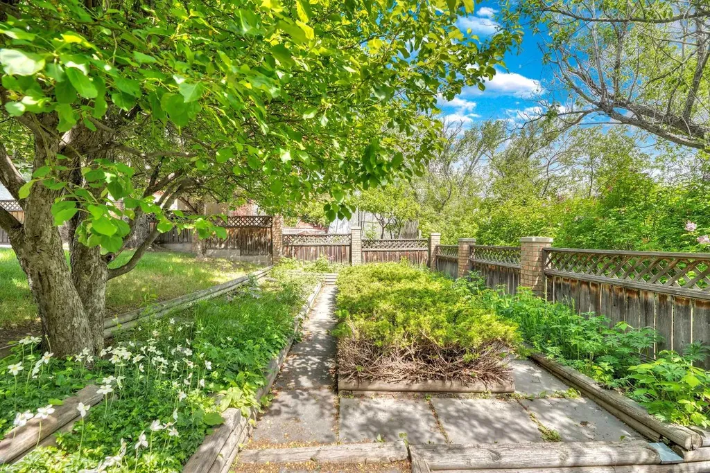 808 Canterbury Drive SW Calgary AB T2W 2A1