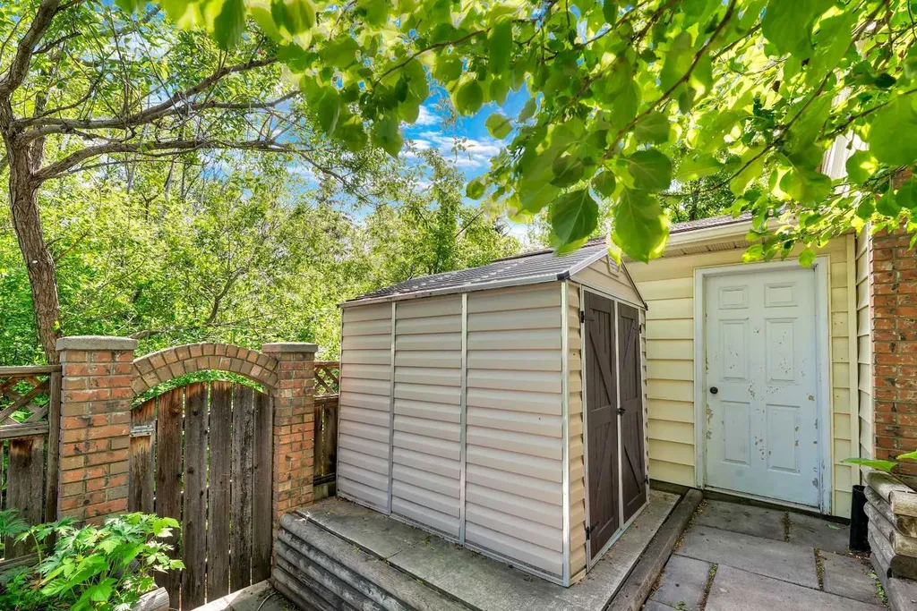 808 Canterbury Drive SW Calgary AB T2W 2A1