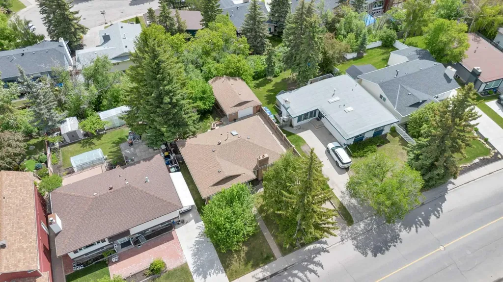 808 Canterbury Drive SW Calgary AB T2W 2A1