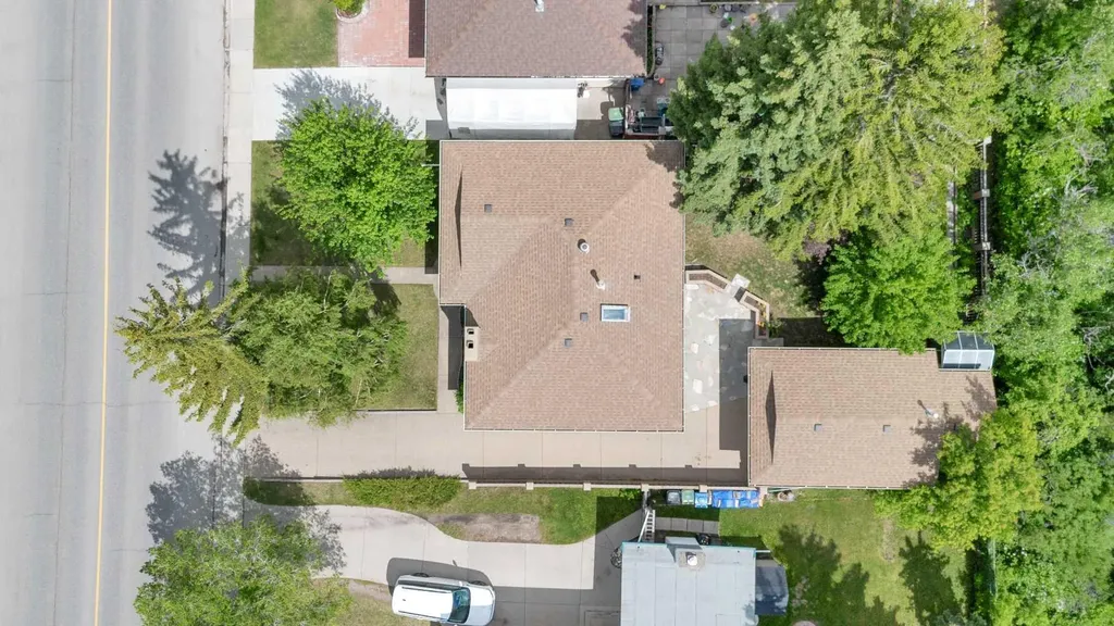 808 Canterbury Drive SW Calgary AB T2W 2A1