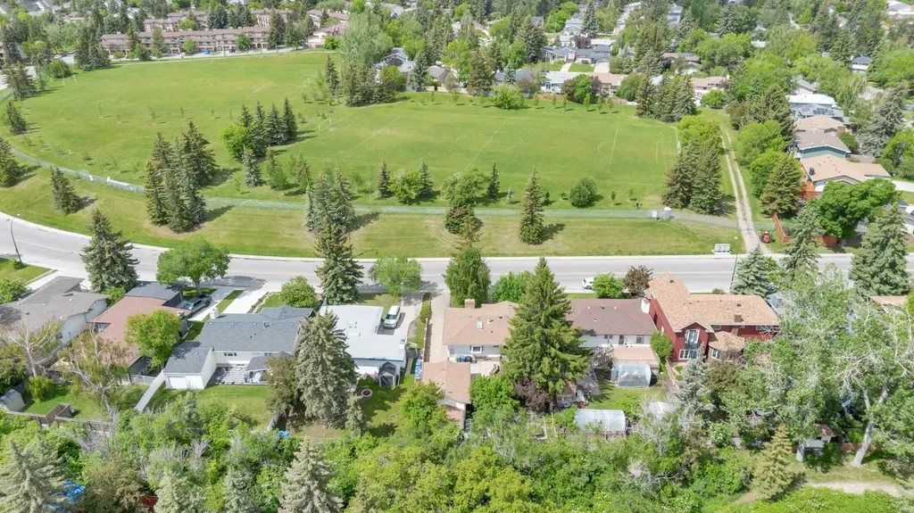 808 Canterbury Drive SW Calgary AB T2W 2A1