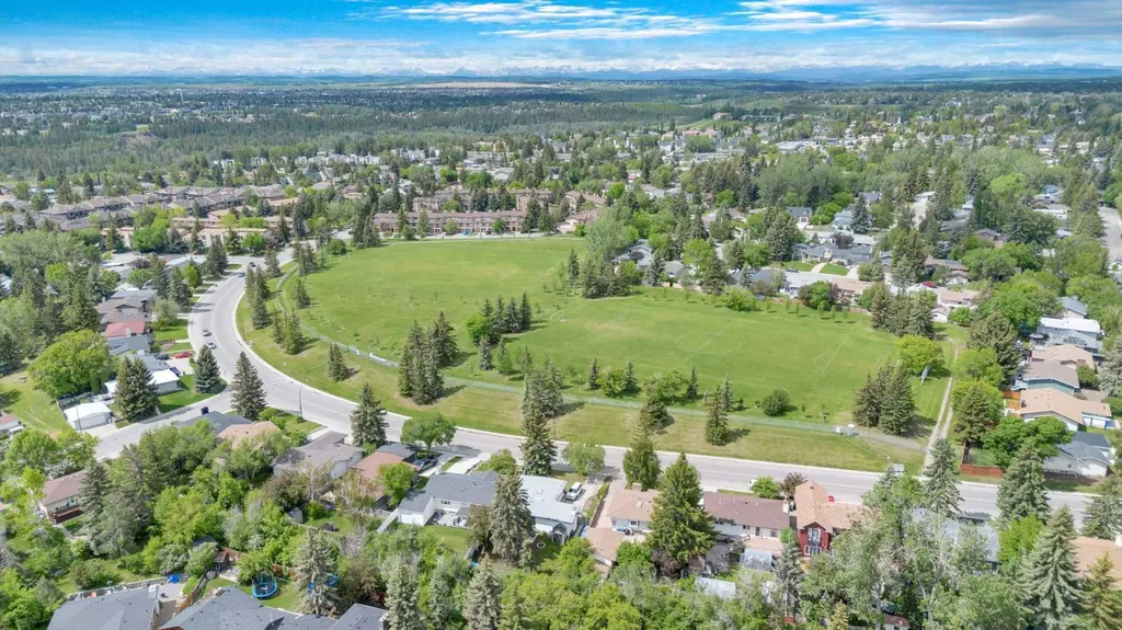 808 Canterbury Drive SW Calgary AB T2W 2A1