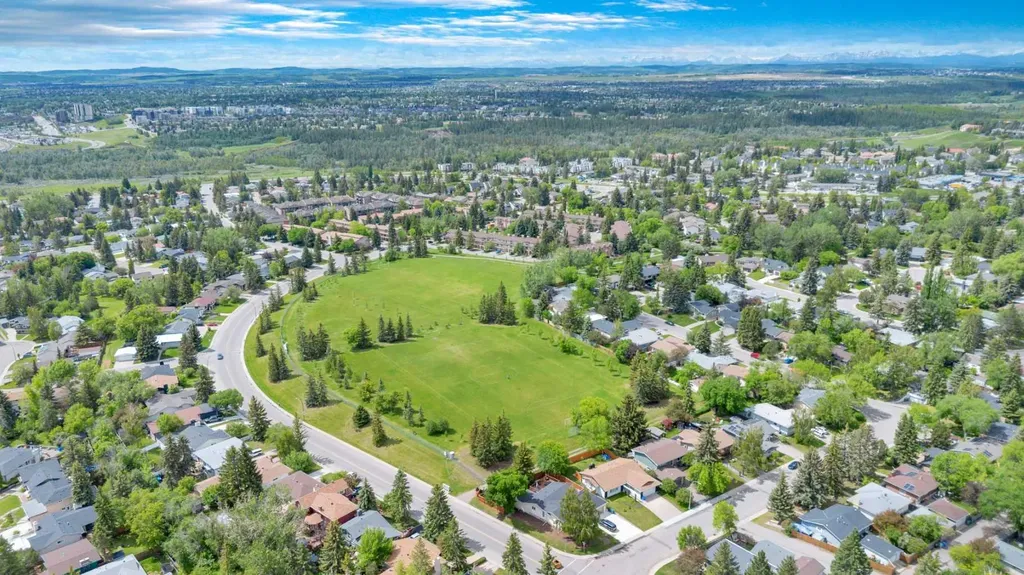 808 Canterbury Drive SW Calgary AB T2W 2A1