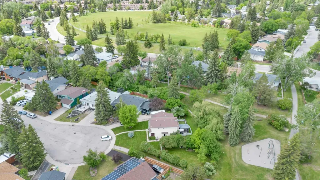 808 Canterbury Drive SW Calgary AB T2W 2A1