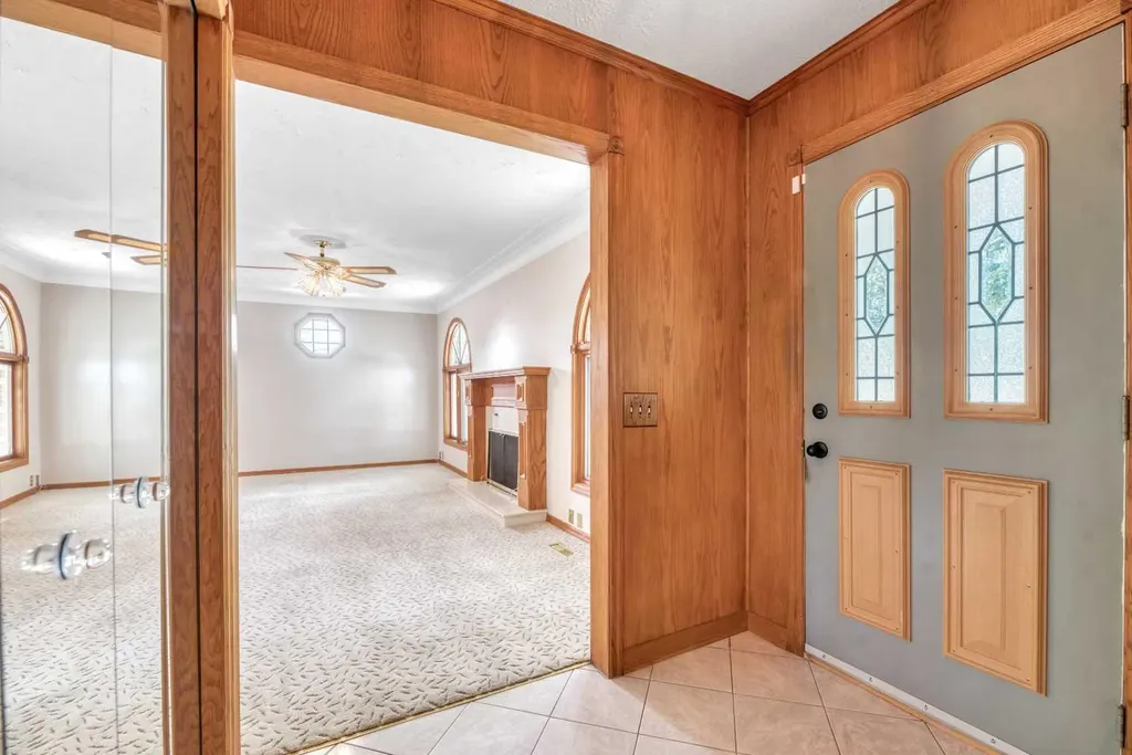 808 Canterbury Drive SW Calgary AB T2W 2A1