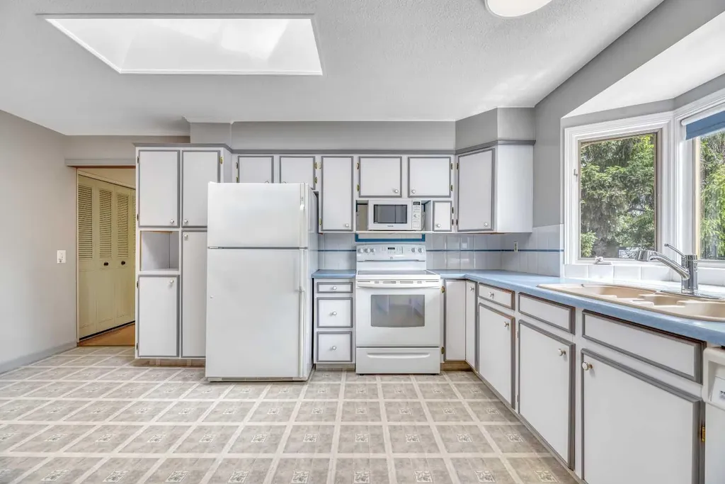 808 Canterbury Drive SW Calgary AB T2W 2A1