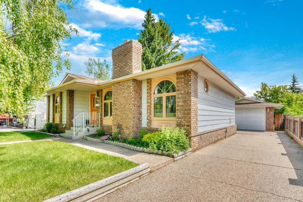 808 Canterbury Drive SW Calgary AB T2W 2A1