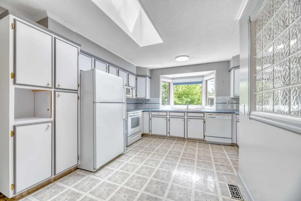 808 Canterbury Drive SW Calgary AB T2W 2A1
