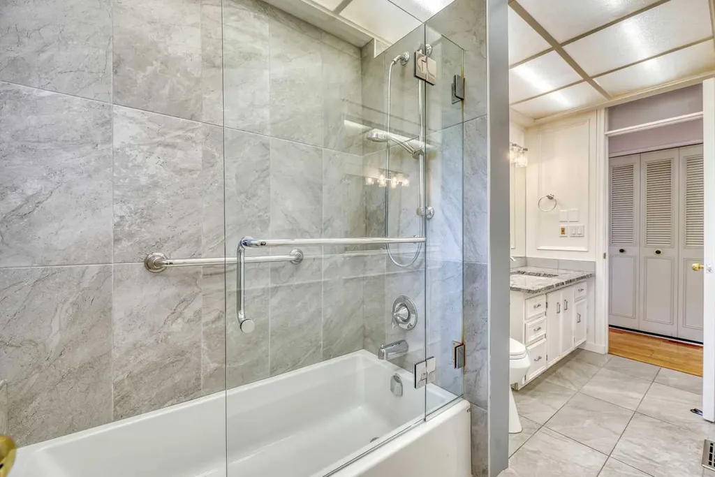 808 Canterbury Drive SW Calgary AB T2W 2A1