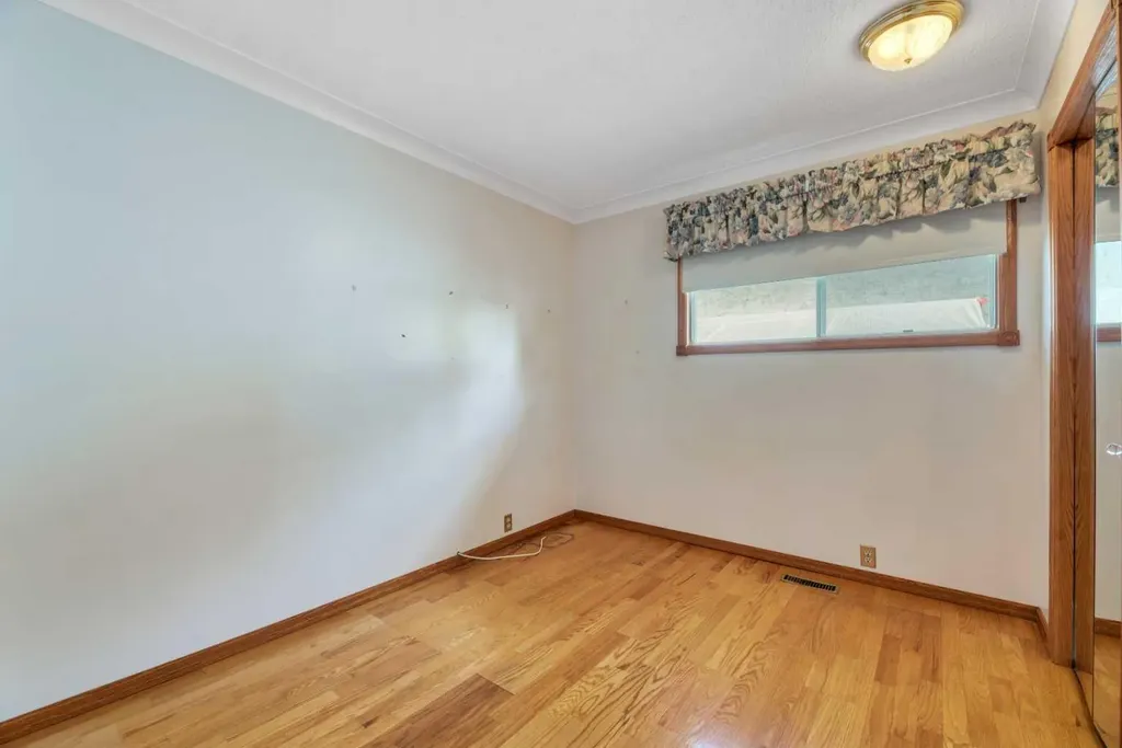 808 Canterbury Drive SW Calgary AB T2W 2A1