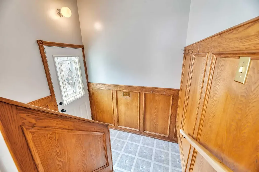 808 Canterbury Drive SW Calgary AB T2W 2A1