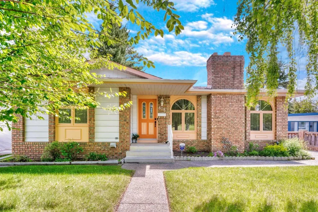 808 Canterbury Drive SW Calgary AB T2W 2A1