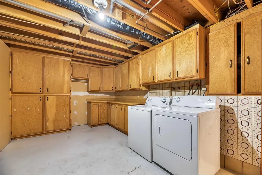 808 Canterbury Drive SW Calgary AB T2W 2A1