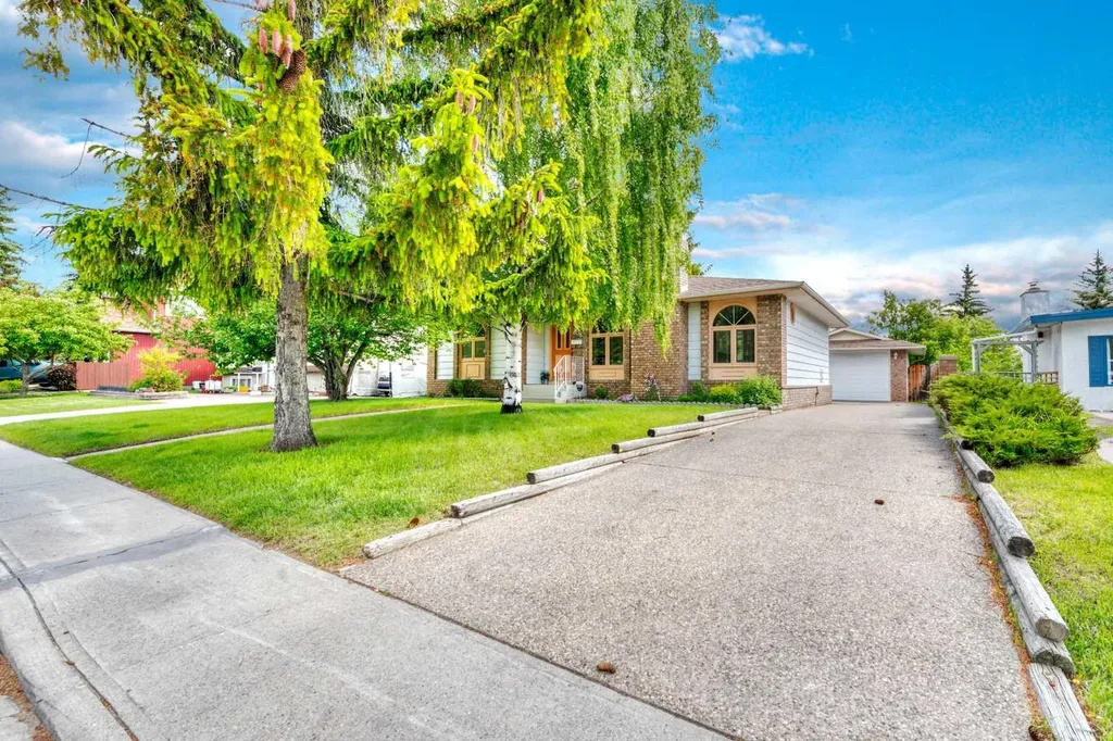 808 Canterbury Drive SW Calgary AB T2W 2A1