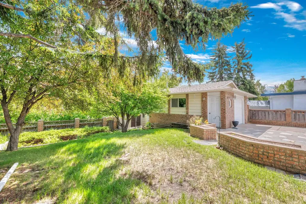 808 Canterbury Drive SW Calgary AB T2W 2A1