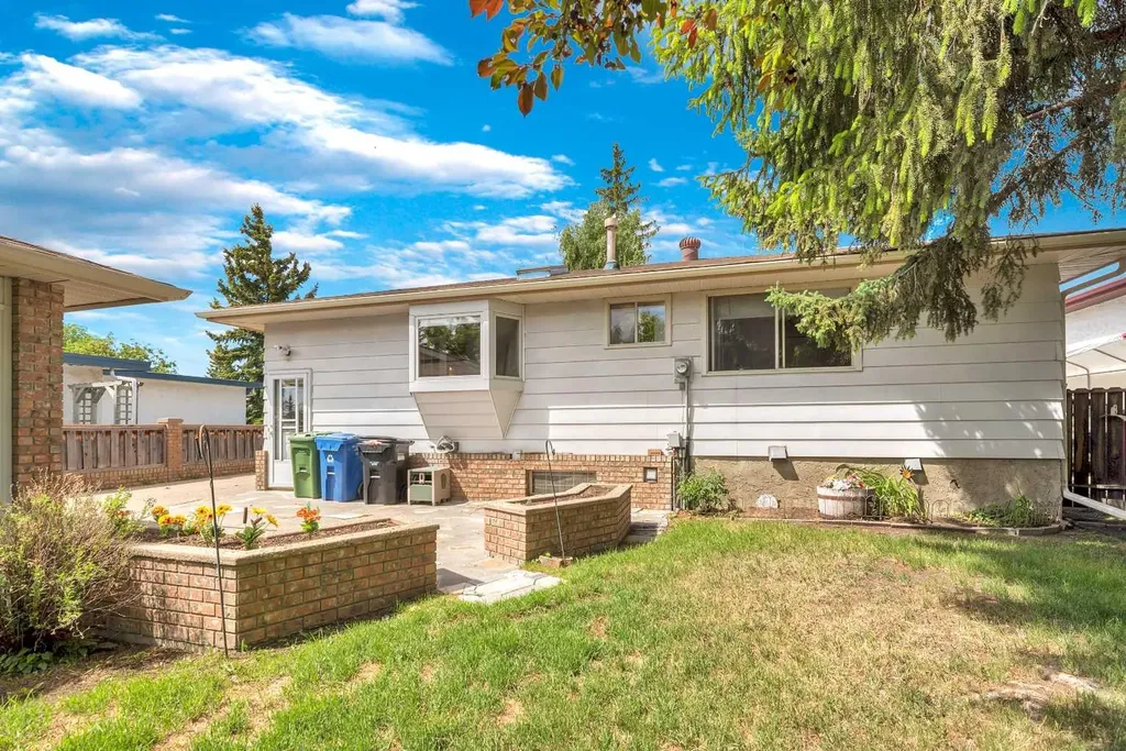 808 Canterbury Drive SW Calgary AB T2W 2A1