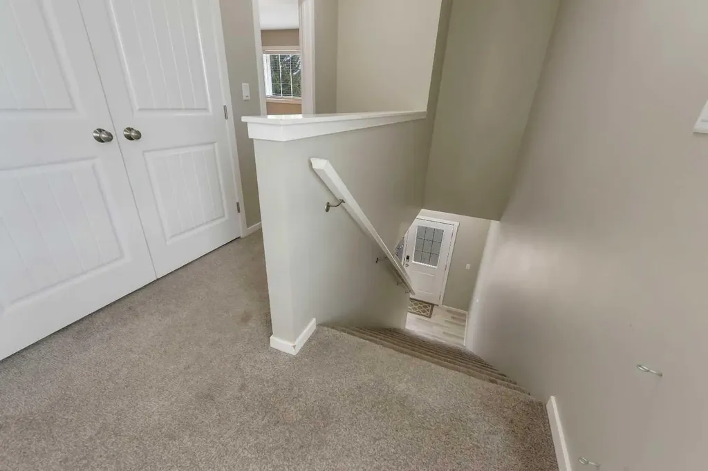 1002 Minto Street Penhold AB T0M 1R0