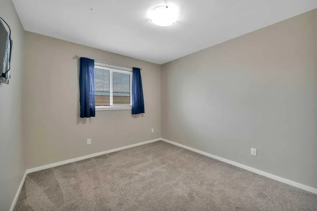 1002 Minto Street Penhold AB T0M 1R0