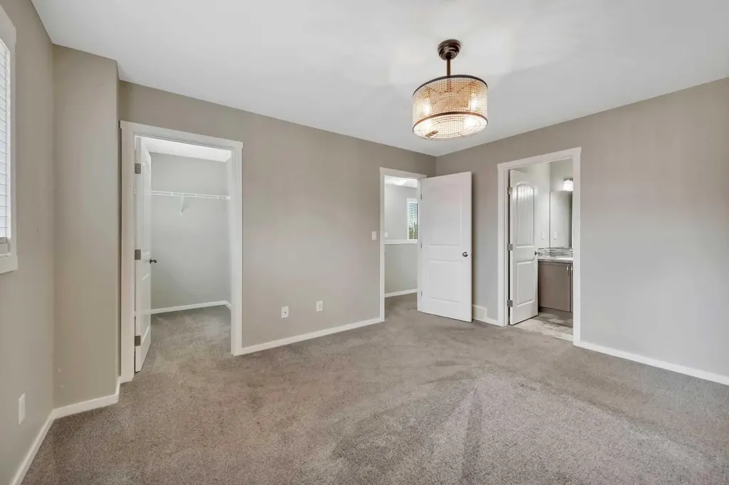 1002 Minto Street Penhold AB T0M 1R0