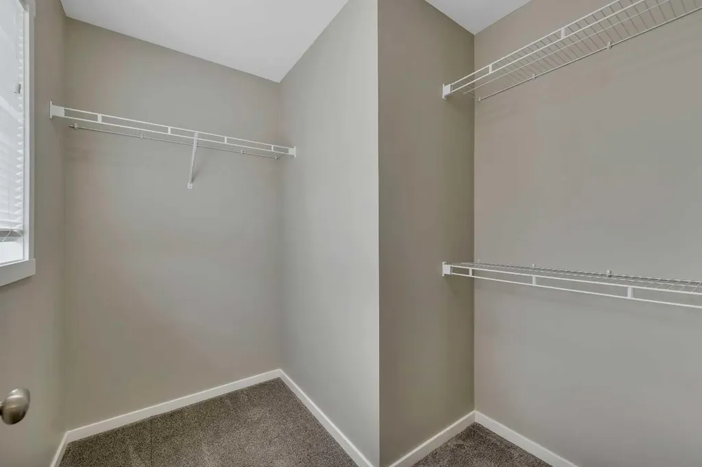 1002 Minto Street Penhold AB T0M 1R0