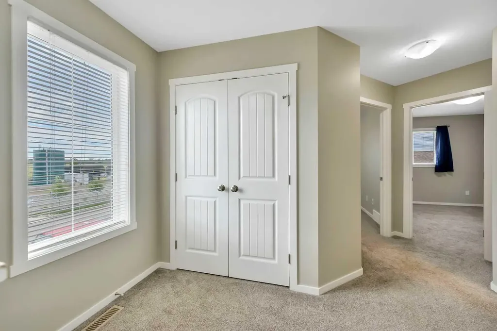 1002 Minto Street Penhold AB T0M 1R0