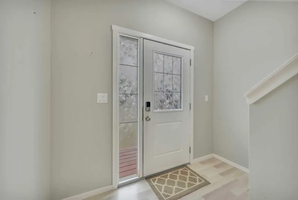 1002 Minto Street Penhold AB T0M 1R0