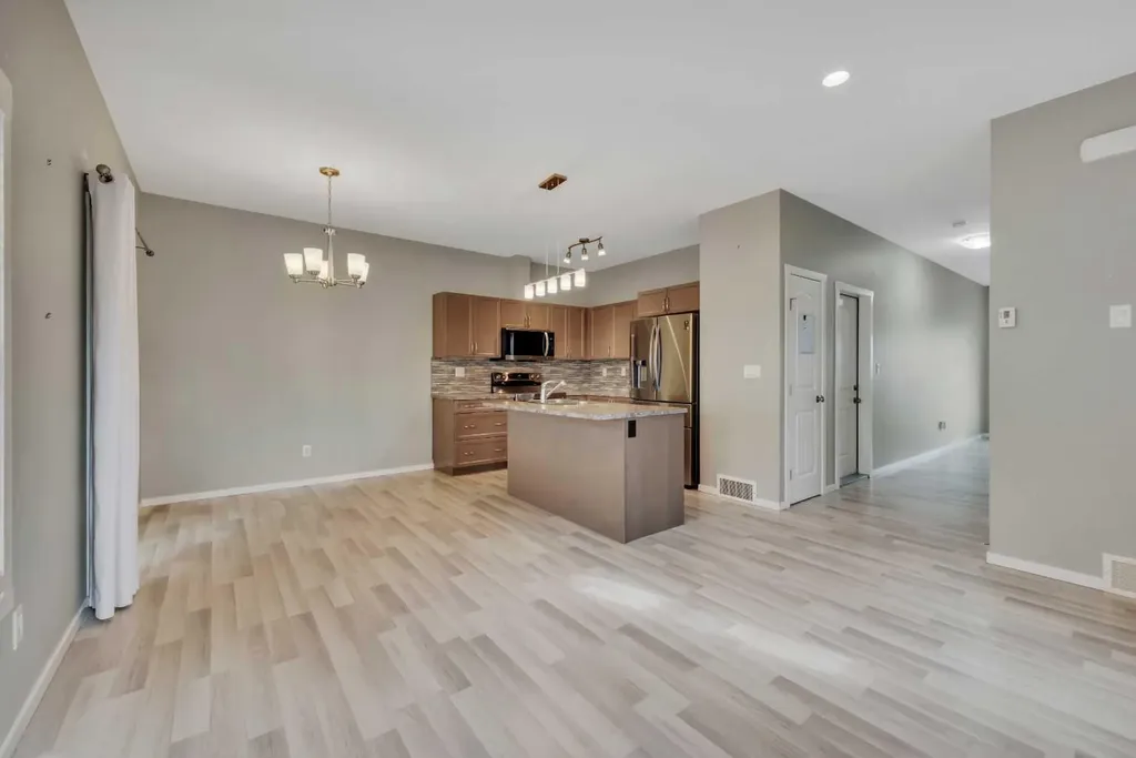 1002 Minto Street Penhold AB T0M 1R0