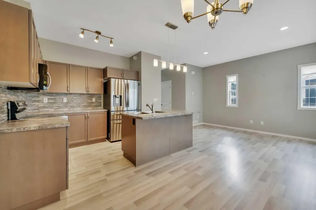 1002 Minto Street Penhold AB T0M 1R0